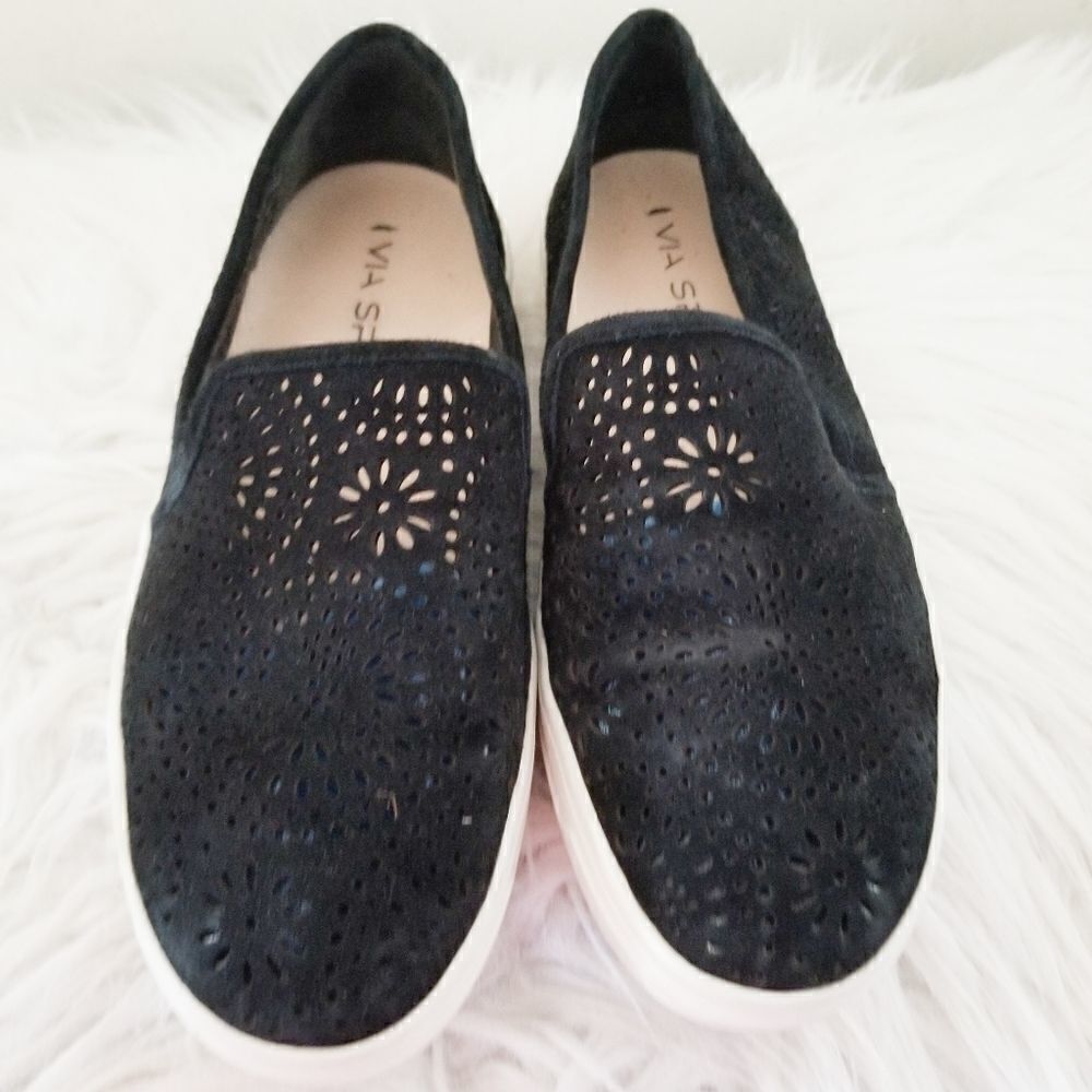 Via Spiga shoes size 4 black laser cutouts - Picture 8 of 8